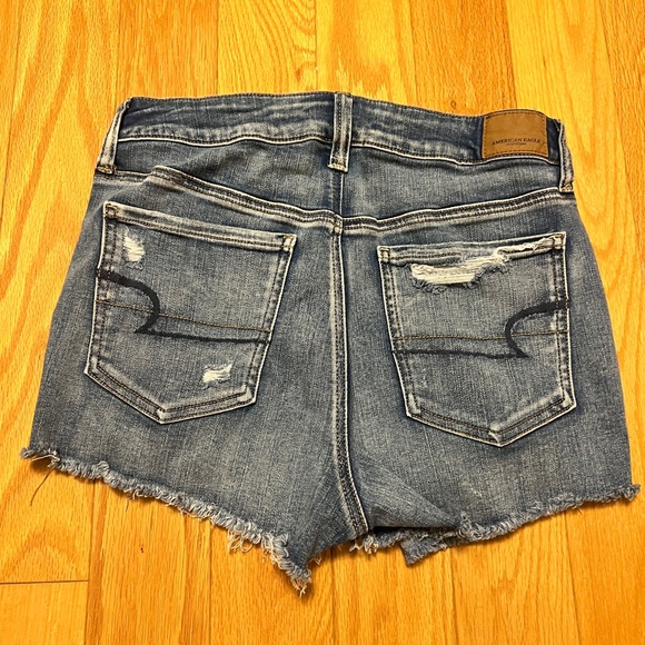 Crochet Medium Destroy Wash Denim American Eagle Shorts - Picture 8 of 8